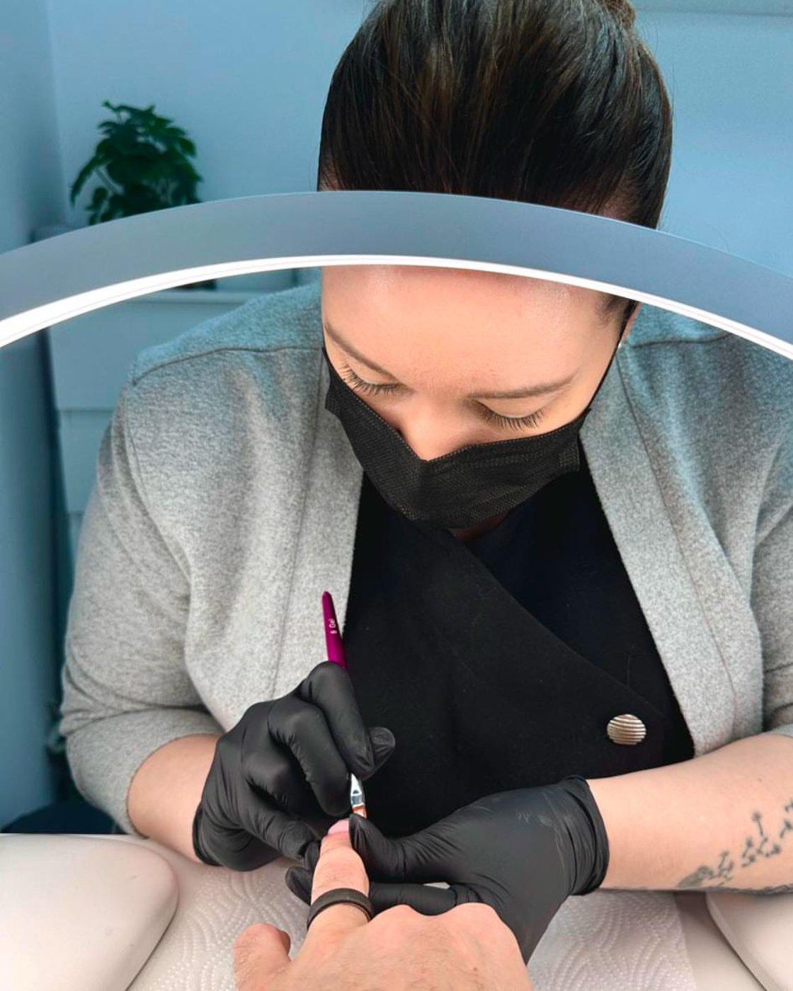 podo-beauty.at Meisterin Jasmin Schwarz bei der professionellen Fußpflege in Wien 1140